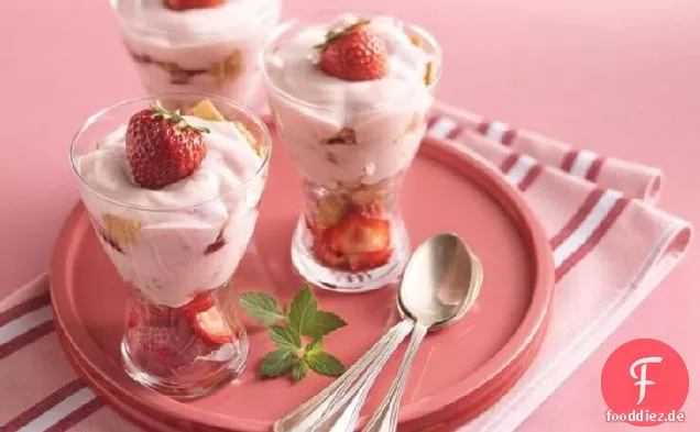 Knusprige Joghurt-Eisbecher
