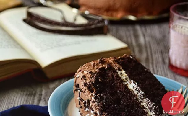 Food Styling Challenge / Malzschokoladenkuchen mit gerösteter Marshmallow-Füllung