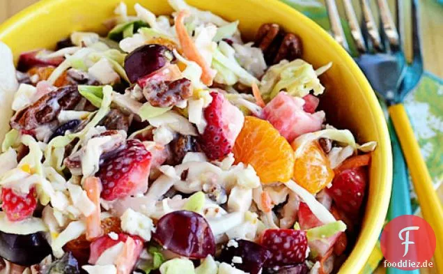 Obst & Nuss Slaw mit Blauschimmelkäse