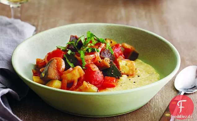 Langsam Gekochtes Ratatouille-Über-Ziegenkäse-Polenta
