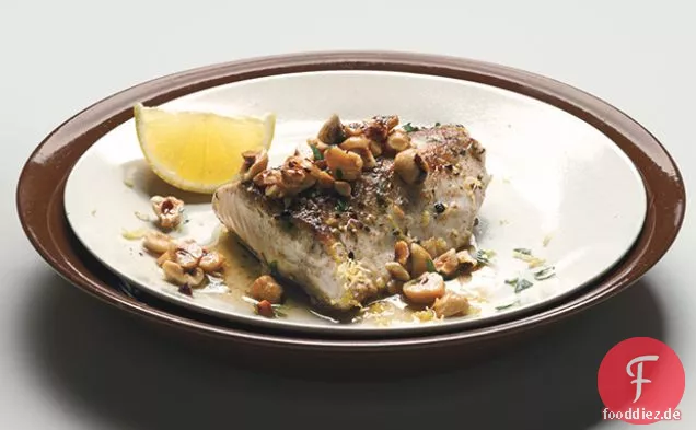 Streifenbarsch mit gebräunter Haselnussbutter, Zitrone und Petersilie
