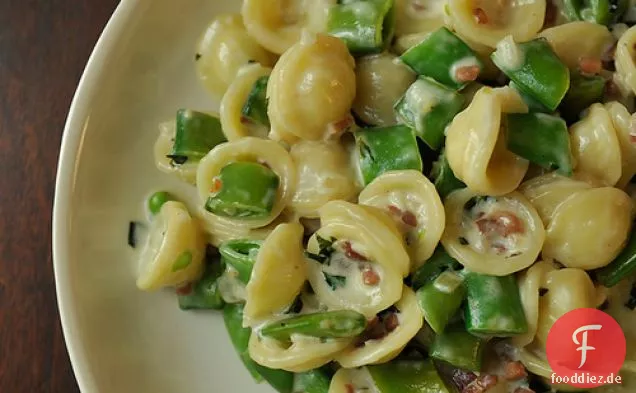 Pasta mit Schinken, Erbsen, Minze und Sahne