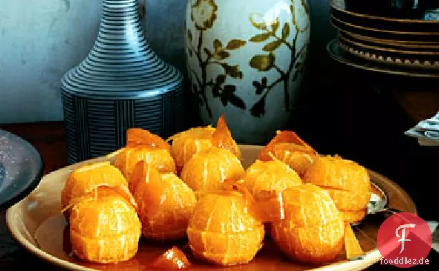 Pochierte Orangen mit kandierter Schale und Ingwer