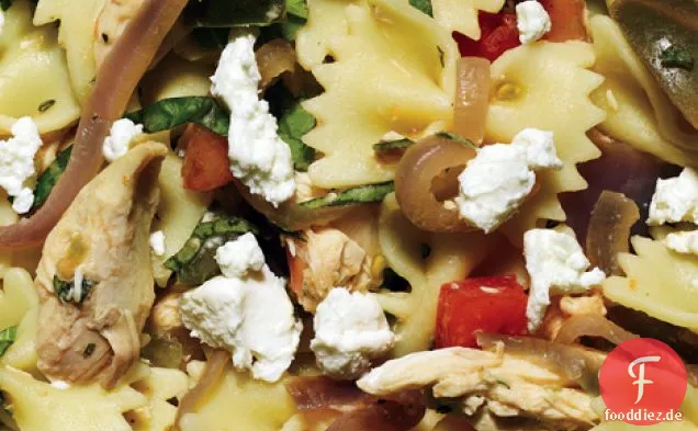Farfalle mit Huhn, Tomaten, karamellisierten Zwiebeln und Ziegenkäse