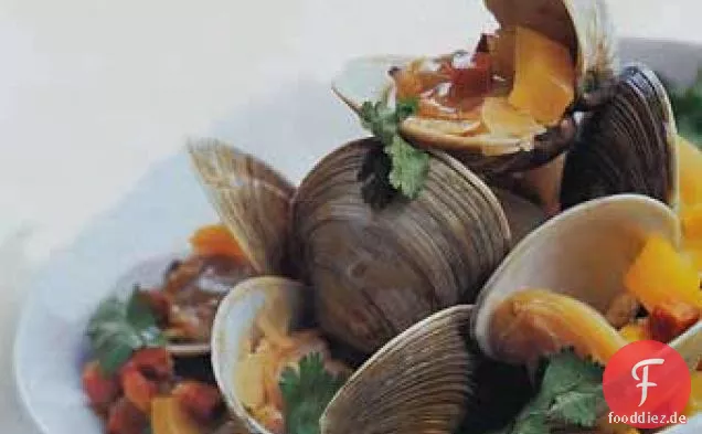 Gedämpfte Muscheln in Wein und Wurst