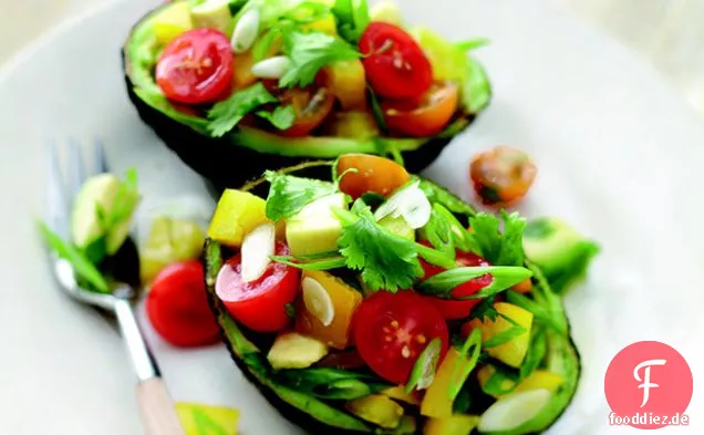 Avocadosalat mit Paprika und Tomaten