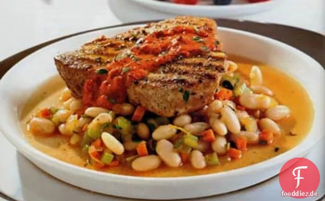 Thunfisch mit weißen Bohnen und sonnengetrockneter Tomatensauce