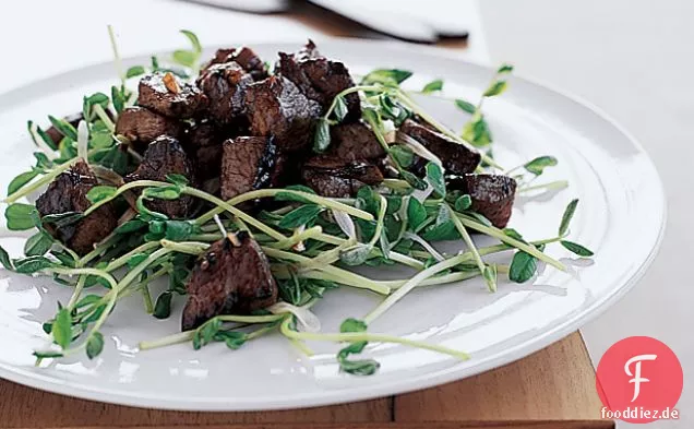 Schütteln Rindfleisch mit Erbsen Schießen Salat