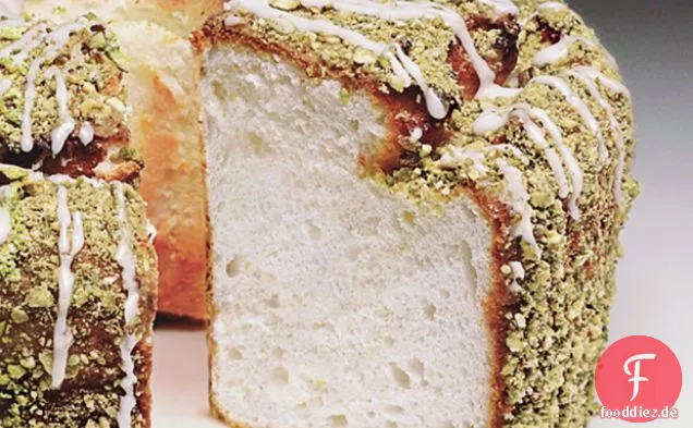 Lime Angel Food Kuchen mit Limettenglasur und Pistazien