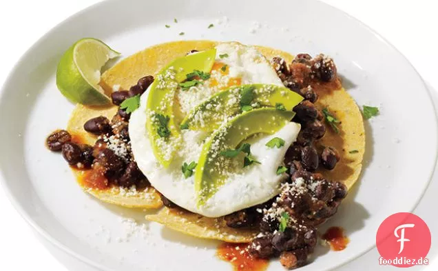 Tortillas Mit Eiern und Würzigen Bohnen Chili