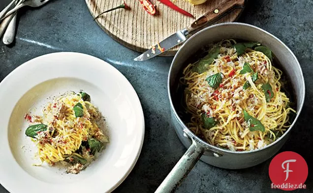 Krabben-Linguine mit Basilikum, Zitrone & Chile