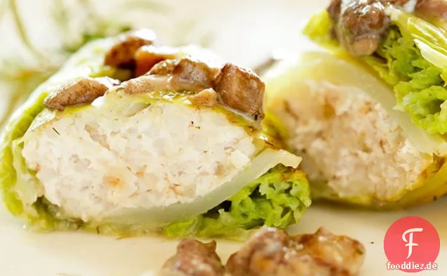 Kohlrouladen mit Fleischfüllung und Wildpilzsauce