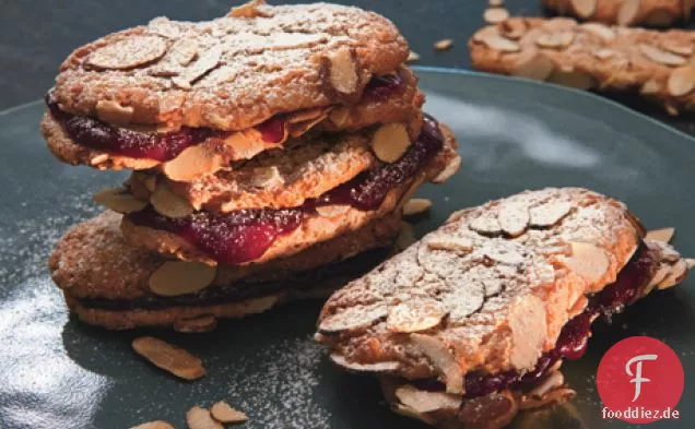 Zähe Mandel-Himbeer-Sandwich-Kekse