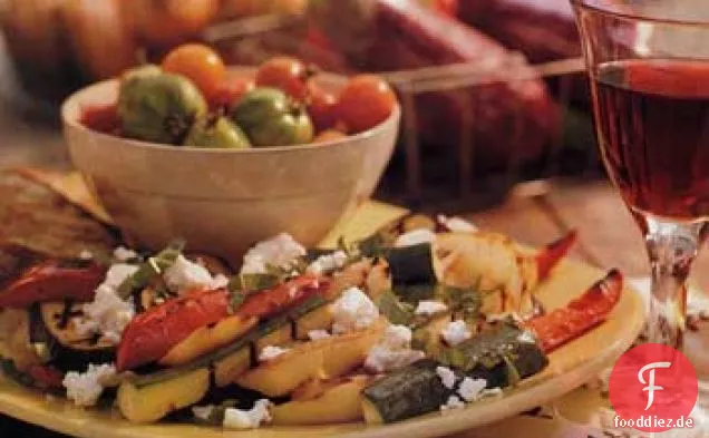 Gegrillter Ratatouille-Salat mit Feta-Käse