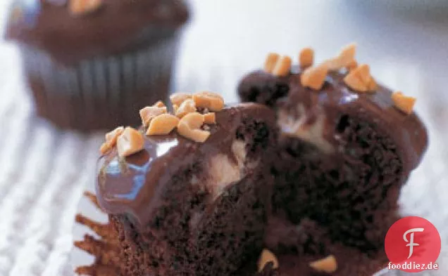 Schokoladen-Erdnussbutter-Mousse-gefüllte Cupcakes