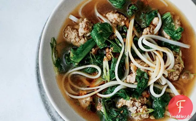 Würzige Schweinefleisch- und senfgrüne Suppe
