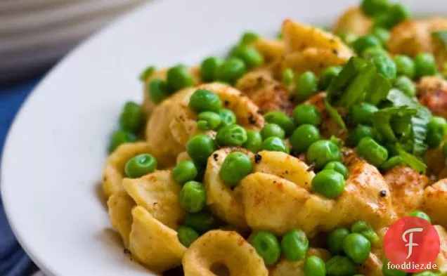 Käse, Erbsen und Nudeln