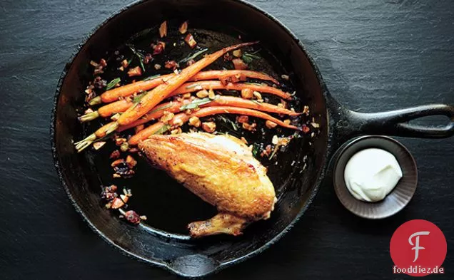 Pan-Gebratenes Huhn mit Karotten und Mandeln