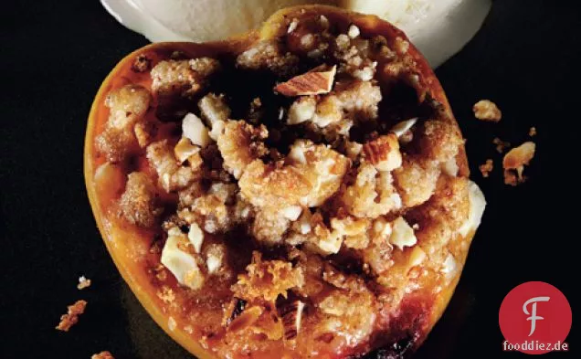 Gebratene Pfirsiche mit Amaretti-Crumble