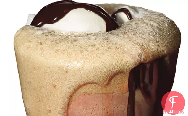 Stout schwimmt mit Kakaosirup