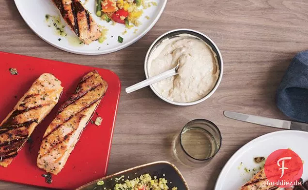 Gegrillter Lachs mit Schwarzen Bohnen und dem Piment d'Espelette Mayonnaise