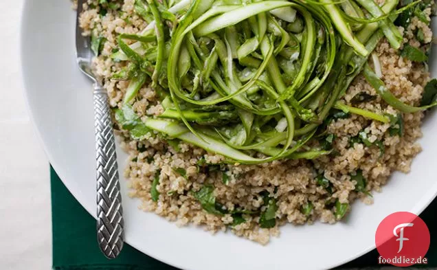 Quinoa-Spargel-Salat mit Mimosen-Vinaigrette