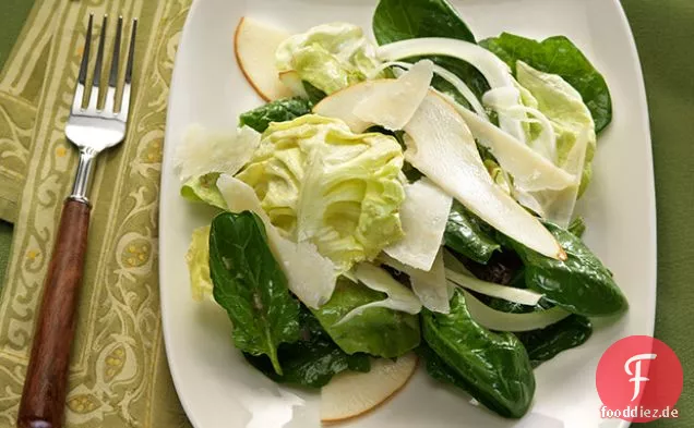 Birnen-Spinat-Salat mit Parmesan-Vinaigrette