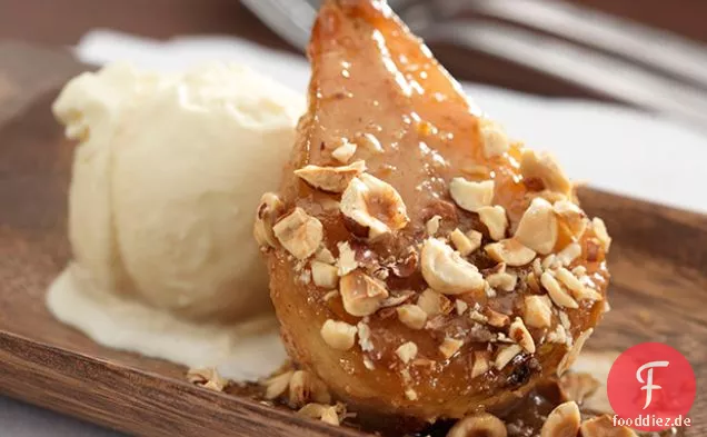 Karamellisierte Bosc Birnen mit Haselnussbutter