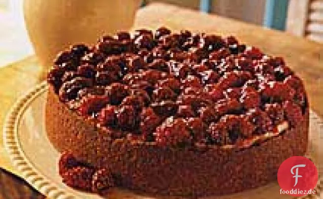 Mandel-Käsekuchen mit saurer Sahne und Brombeeren