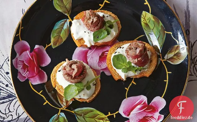 Rose Beef Bites mit Meerrettichcreme