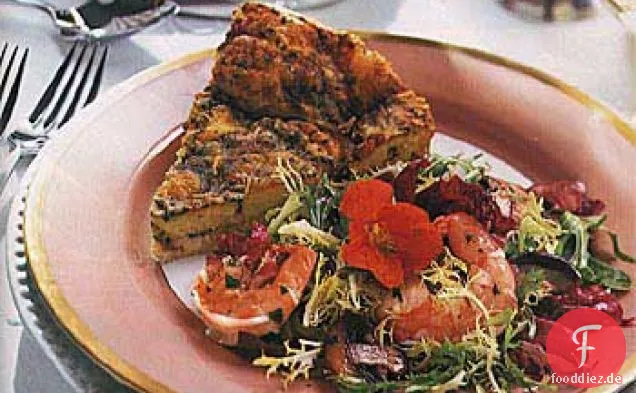 Frisée, Radicchio und gemischter grüner Salat mit Garnelen und Pilzen