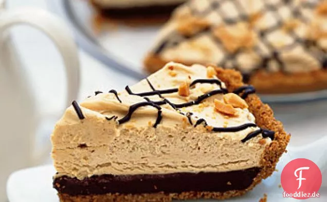 Erdnussbutter-Mousse-Torte mit schwarzem Boden