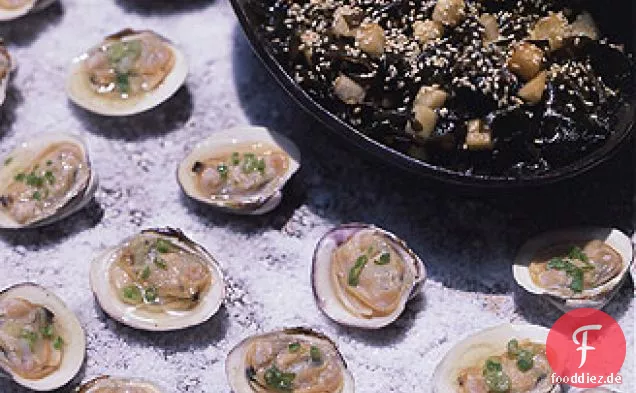 Gegrillte Muscheln auf der Halbschale mit Ingwer Mignonnette