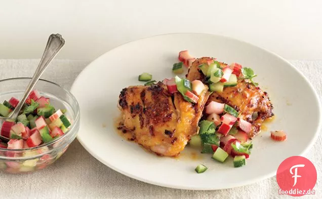Würzige Hähnchenschenkel mit Rhabarber-Gurken-Salsa