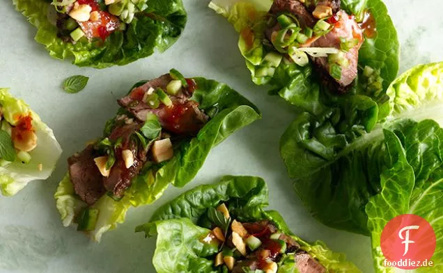 Gebratene Steak-Salat-Tassen