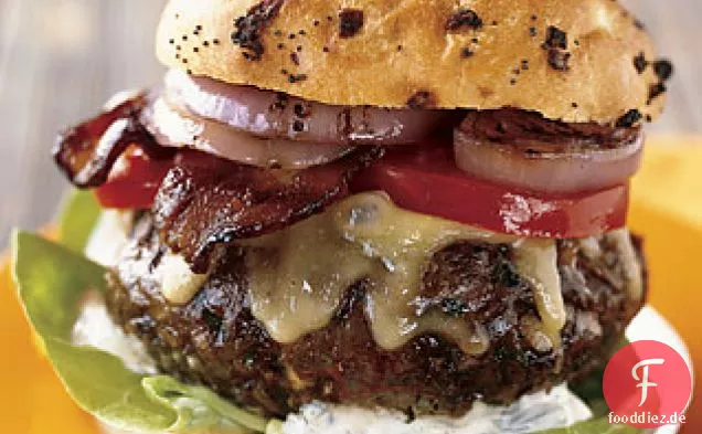Jalapeño Cheeseburger mit Speck und gegrillten Zwiebeln