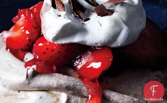 Schokoladenbaiser und Erdbeeren
