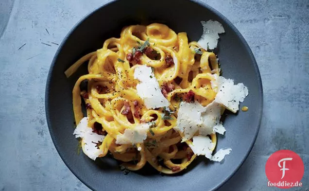 Winter Squash Carbonara mit Pancetta und Salbei