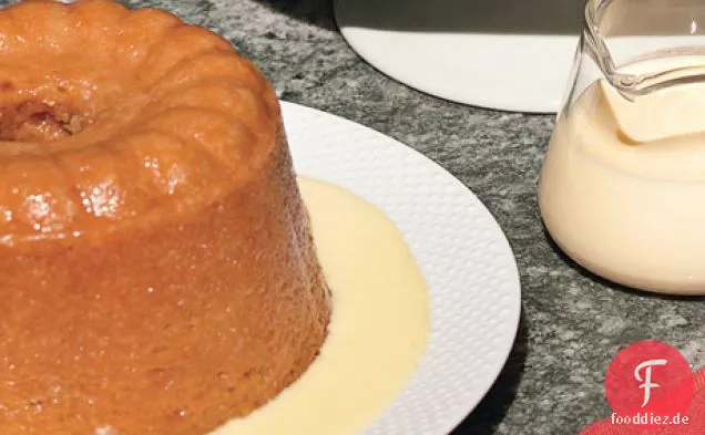 Gedämpft Persimmon Pudding mit Zimt Crème Anglaise