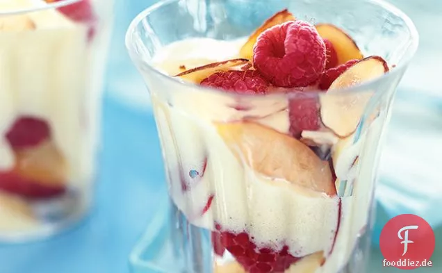 Himbeer-Nektarine-Parfaits mit warmem Pfirsich Sabayon