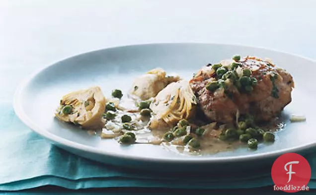 Geschmortes Huhn mit Artischocken und Erbsen