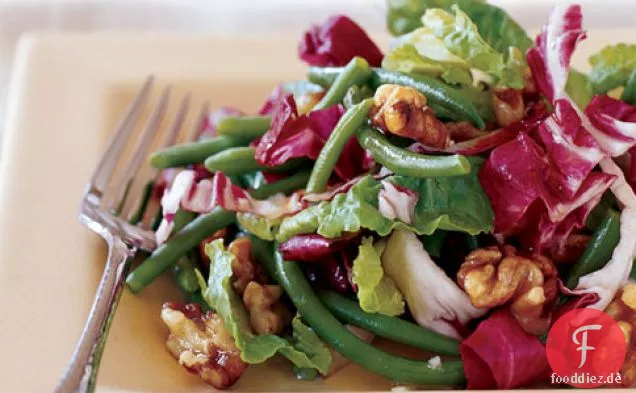 Radicchio Und Haricot Vert-Salat Mit Kandierten Walnüssen