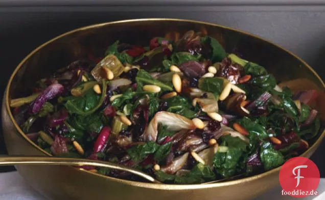 Regenbogen-Mangold Und Radicchio Anbraten