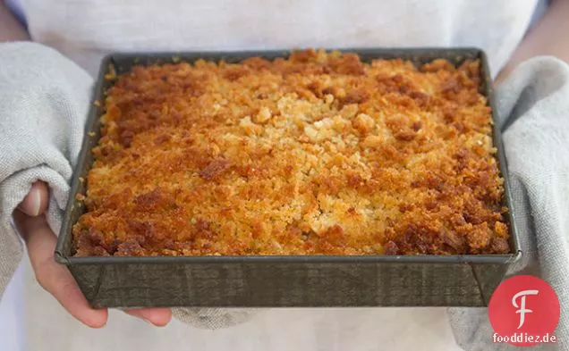 Apple Brown Betty mit Sorghum Zabaione