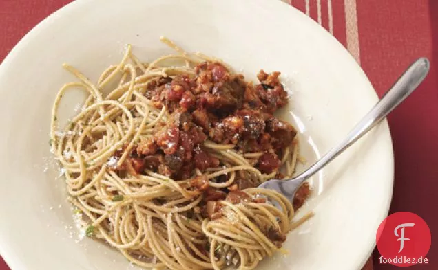 Rinderschenkel und Wurst Ragù mit Vollkorn Spaghetti