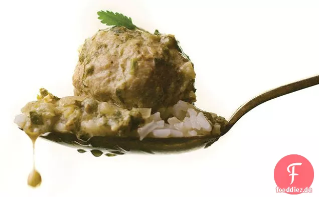 Lammfleischbällchen in grüner Currysauce