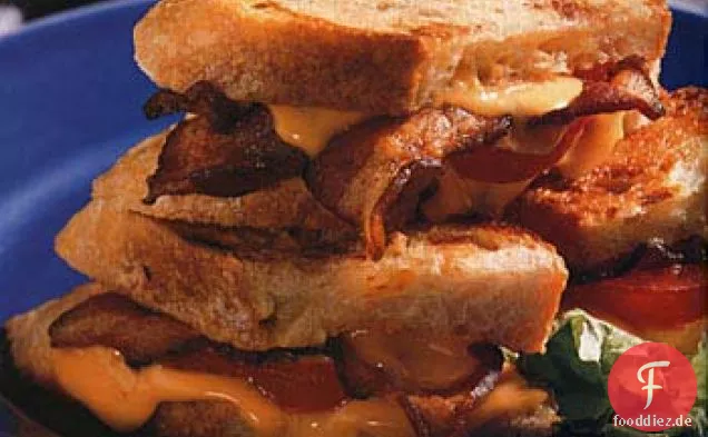 Gegrillter Cheddar, Tomaten und Speck-Sandwiches