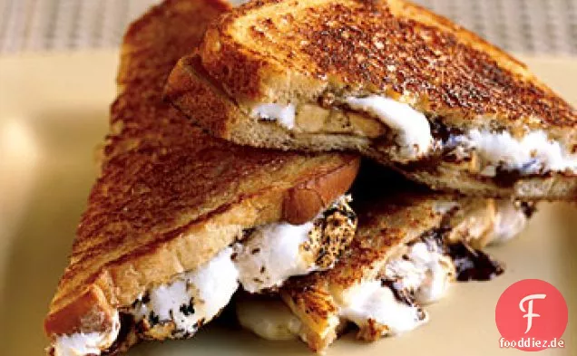 Karamellisierte Schokoladen-, Bananen- und Marshmallow-Sandwiches