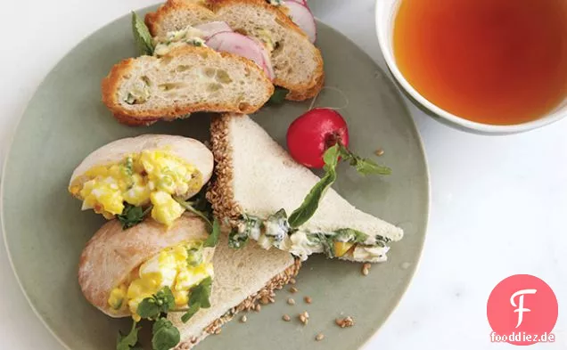 Sesam-verkrustete Krabben-Mango-Tee-Sandwiches