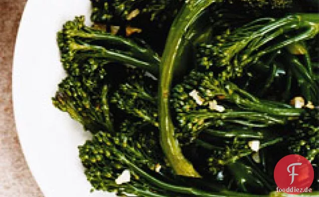 Gedünsteten Brokkoli mit Knoblauch